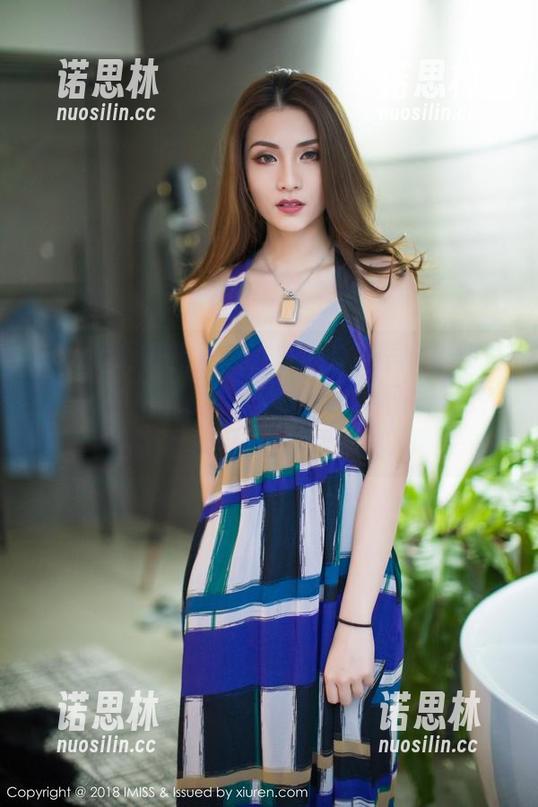 IMiss爱蜜社-兜豆靓Youlina IMiss爱蜜社 - 这种白衬衫,幸好是兜豆靓Youlina穿了,不然谁敢敢不怕尴尬?高清图库忙着给我解谜。