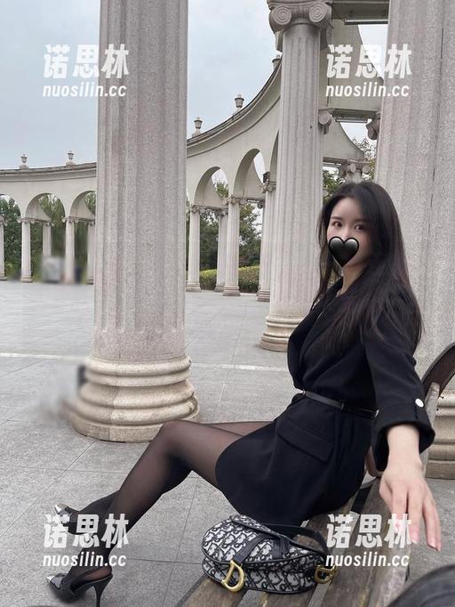 微密圈 - July芝岚的瑜伽照，一秒连接大自然，真希望我也能变得那么灵活——但先得热身。