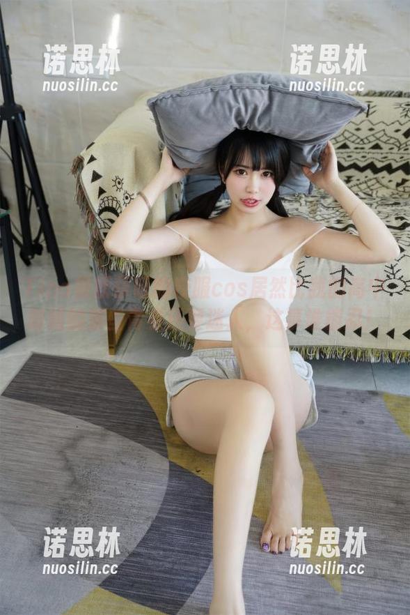Tina很妖孽呀 Tina很妖孽呀的校服cos居然比我的高中时候的那些青春还要迷人,这事谁能忍!