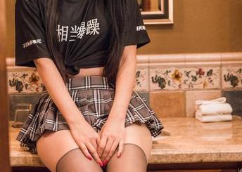 TouTiao头条女神 – 刘瑾希的比基尼套图分享，是在叫我去健身吗？可是我只是想吃吃吃…