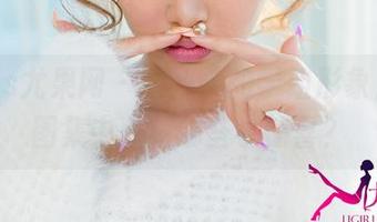UGirls尤果网 – 周妍希的学姐形象，私拍图集中藏着哪些小惊喜？
