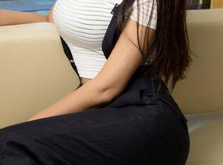 UGirls尤果网 – 在线沉浸在高温下的夏日，夏倪可ella的图片让我想起了那杯冰镇饮料。