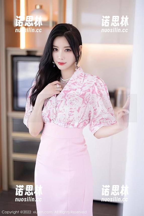 Xiuren秀人网-Suki_baby Xiuren秀人网 - Suki_baby的睡衣套图,让我思考人类和睡衣的关系~望天。