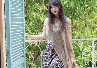 Xiuren秀人网 – 奈奈Fox的镂空套图分享：透着点儿无聊与无奈