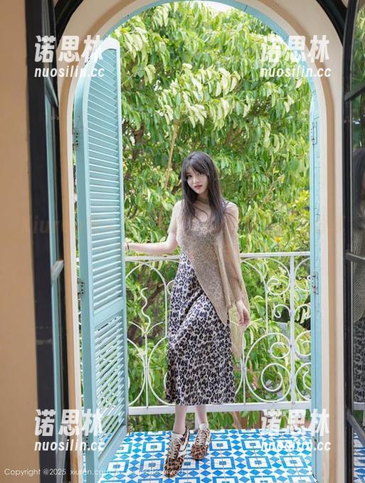 Xiuren秀人网-奈奈Fox Xiuren秀人网 - 奈奈Fox的镂空套图分享:透着点儿无聊与无奈