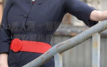 Xiuren秀人网 – 娜娜子呀的写真挑战：职业装也能这么有趣？