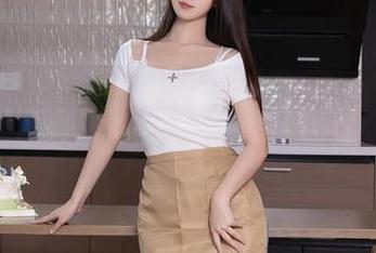 Xiuren秀人网 – 校园写真的背后：徐莉芝Booty是如何把课堂变成摄影棚的？