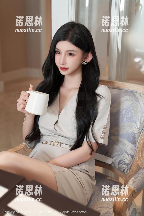 Xiuren秀人网-美桃酱 Xiuren秀人网 - 美桃酱的定制写真,镂空的灵感其实来自于……阳台的花格窗!哈哈。