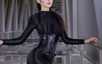 Xiuren秀人网 – 在线浏览：陈念灵Vickyao的婚纱，有种让我想学走红毯的冲动，但我可能摔。