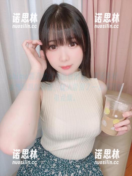 shimo霜月的泳池图包分享，夏天可好，水气氤氲的画面，让人尝到了一点清凉也有点燥。