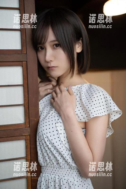 けん研(けんけん)的网袜原图，让我忍不住想多看几眼，心里到底在想啥呢？