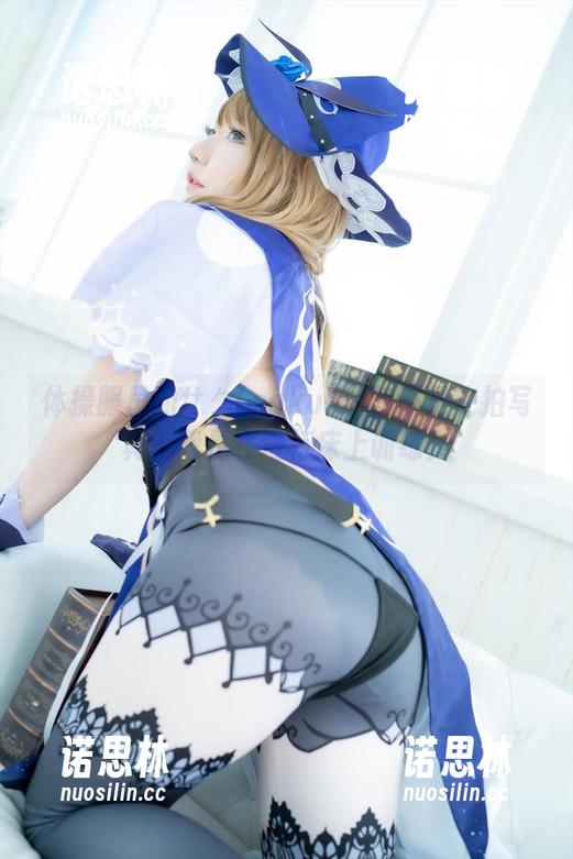体操服里的サク(saku)：我不是在拍写真，我是在进行床上训练！