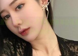 微密圈 – 一张比一张精致，不爱笑的赛琳的高清图包为御姐天花板加分！