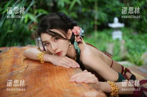 余多多Dudu 想知道泳装怎么穿得吸引眼球?余多多Dudu的写真集分享给你答案。