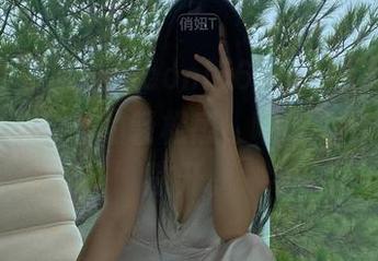 微密圈 – 俏妞qiaoniu66的裸足写真，给你一种会心的轻松感，呼哧呼哧，慢慢散开。