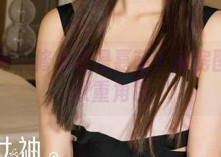 克拉女神 – 修女还是嘉萌？私房图集中的双重角色