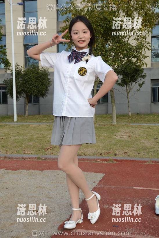 初夏女神-安妮 初夏女神 - 这种油亮,真的太高清了,安妮你是在画展吗?