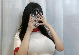 微密圈 – 可馨juicy和她的JK写真：一场校园气息的表演
