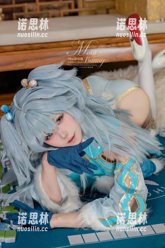咬人小小兔的最新力作：套装出击，美图加持，堪比我的壁纸需要通行证！
