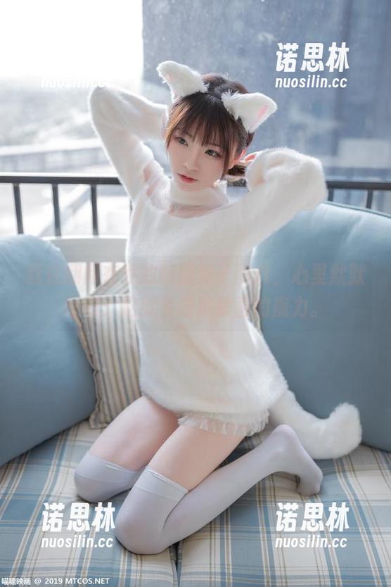 我在翻阅在线的制服妹子图片，心里默默感叹：这就是喵糖映画的魔力。