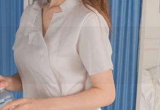 图片中那女孩，真的好像在等谁，又好像在等什么，喵糖映画总能激发我的好奇心。