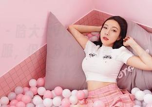 嗲囡囡 – 晗大大Via的免费图册——虽然是体操服，但我分心得厉害，不知道在看什么。