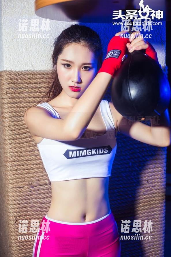 头条女神 - 当易阳遇上圣诞，福利写真让你的眼睛大吃一惊！