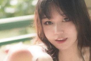 浴场里的意外：奇行家狗崽，体操服和一缕阴影