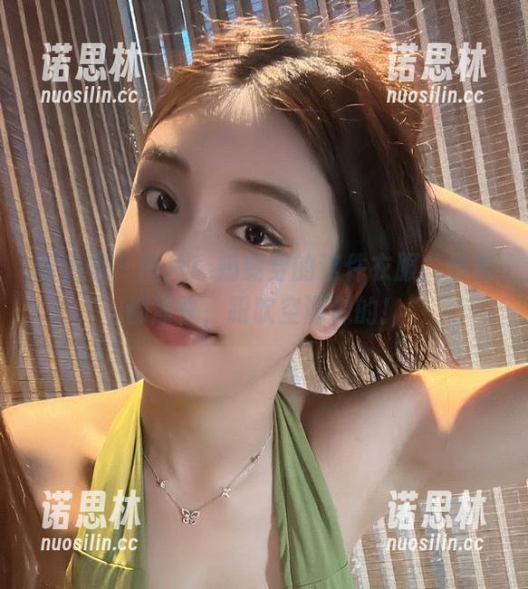 奶雯 微密圈 - 图片:奶雯穿的这件衣服,看着都凉快,跟吹空调似的!