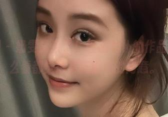 微密圈 – 奶雯又来了！性感女仆的作品集，怎么看都觉得有点别样的寓意。
