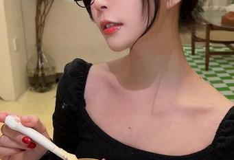微密圈 – 黑白修女服看个够！免费的图集，妮是老虎把每个细节都玩得很溜！