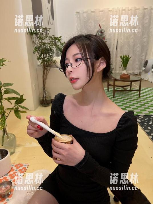 妮是老虎 微密圈 - 黑白修女服看个够!免费的图集,妮是老虎把每个细节都玩得很溜!