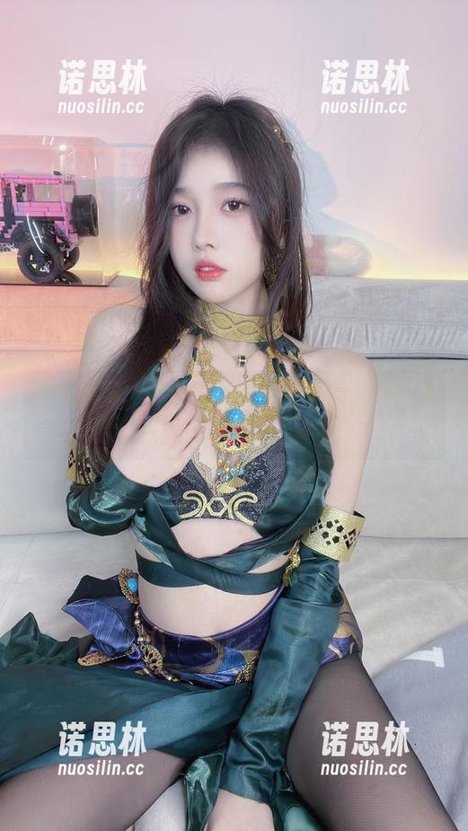 全套展现，小小奶瓶儿化身学姐，时光恍若倒流。