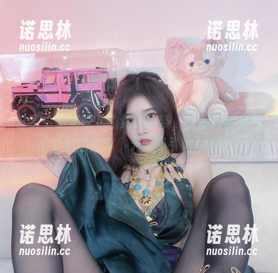 小小奶瓶儿 分享小小奶瓶儿的纯欲吊带,看她如何点燃你无聊的周末,天然吸引力+100!