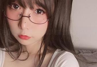 最新牛仔裤图册，单凭小泉学姐吖的搭配就值回票价！