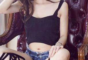 尤物馆 – 厨娘写真中的艾小青：煮意与姿态的完美结合