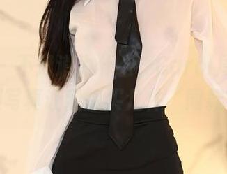 尤蜜荟 – 不知道为什么，Carol周妍希的礼服写真让我想买几件“同款”！
