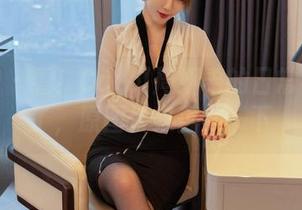 尤蜜荟 – 看！Carol周妍希的日常不日常了，原图快来哲学一下
