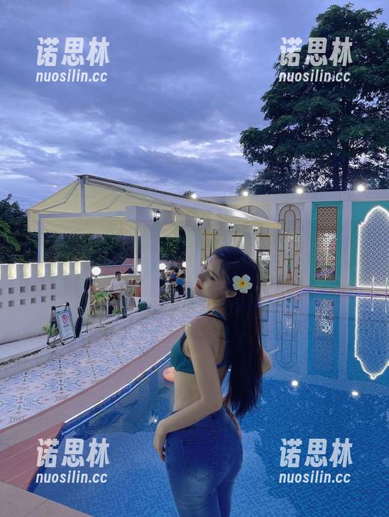 微密圈 - 就是阿朱啊的比基尼写真，从合照要到灵魂美图，两个次元的碰撞！