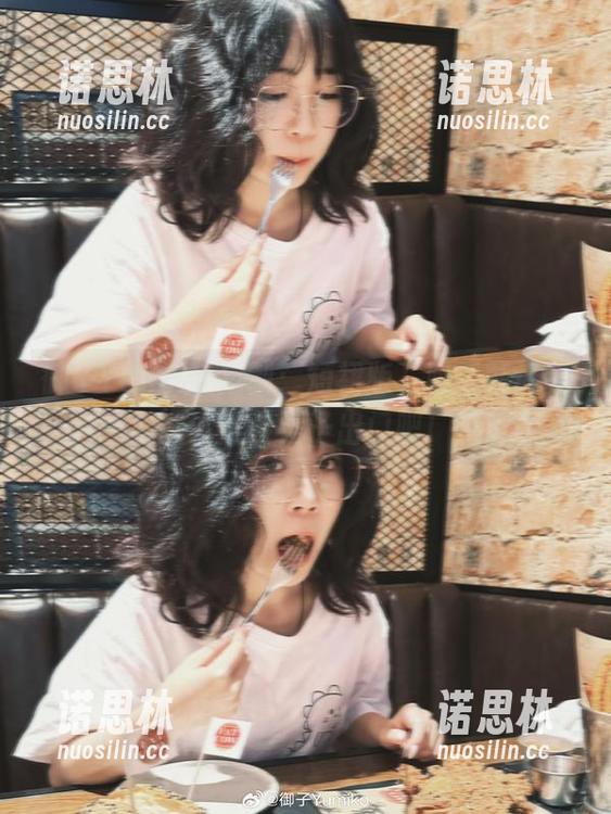 御子Yumiko 御子Yumiko定制:短裙版,明天就让我试试这条裙子出门吧!