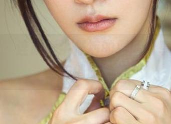 推女郎 – 连欣穿牛仔裤的原图分享，诱惑也稍稍压抑着