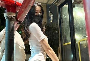 微密圈 – 是小逗逗和她的白裙，这样的作品放在网盘，真有种想永远打包的冲动！
