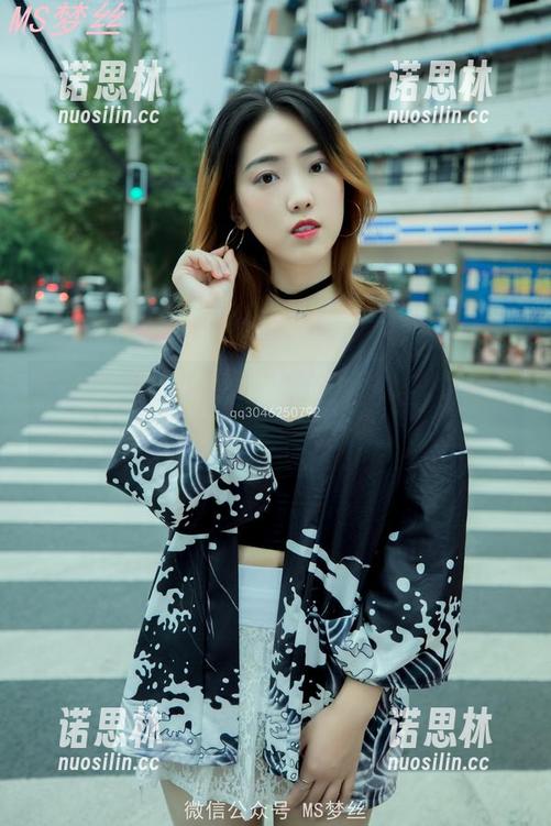 梦丝女神-乔儿 梦丝女神 - 乔儿与校服的私拍美图,怀旧又略带一丝叛逆