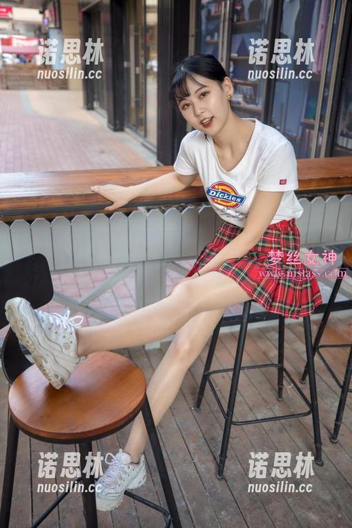 梦丝女神 - 私房图集里的玥玥—她让我脑海里闪现出多种“美女胚子”的可能。