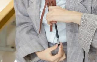 梦丝女神 – 花月舞的黑色私房：看完我就想买黑胶唱片！