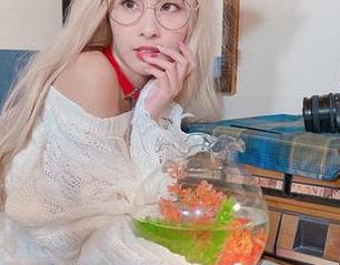 泥泥汝的女仆日常：小屋里的福利时光