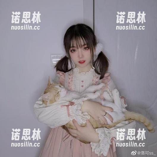 洛可ss的海边探险，真的能有一整套吗？原图看了好久才明白过来…