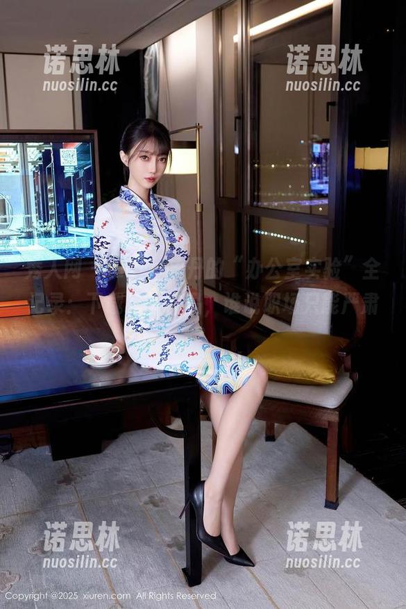 秀人网 - lucky咏丹的“办公室实验”全记录：下载她的作品，谁说职场只能严肃？
