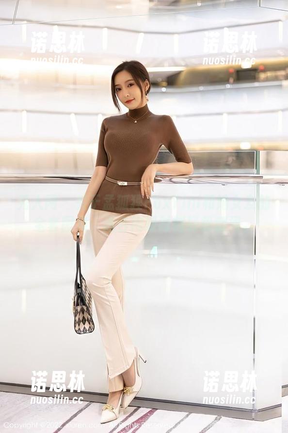 秀人网-孟狐狸FoxYini 秀人网 - 关于孟狐狸FoxYini和她女友的全套图集,适合闲暇时刻轻松翻阅。
