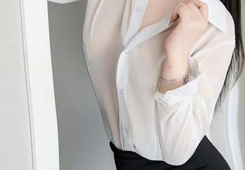 秀人网 – 菲菲吃不胖：女神的图集，谁说女神就不能有点疯癫？